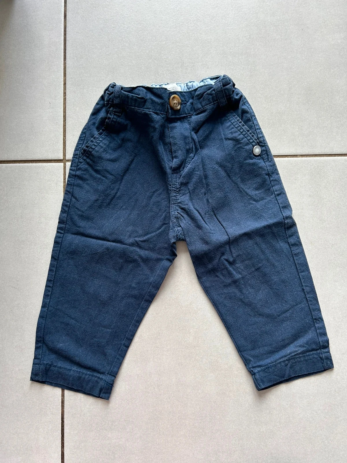 Lot 5 pantalons + 1 gilet à capuche garçon 12 mois – photo 2